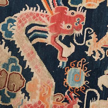 RUG. Antique Tibet. 162 x 88,5 cm. Late Qing dynasty.