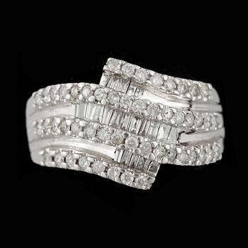 RING, vitguld 14k med olikslipade diamanter totalt ca 1,50 ct. Vikt ca 6,3 gram.