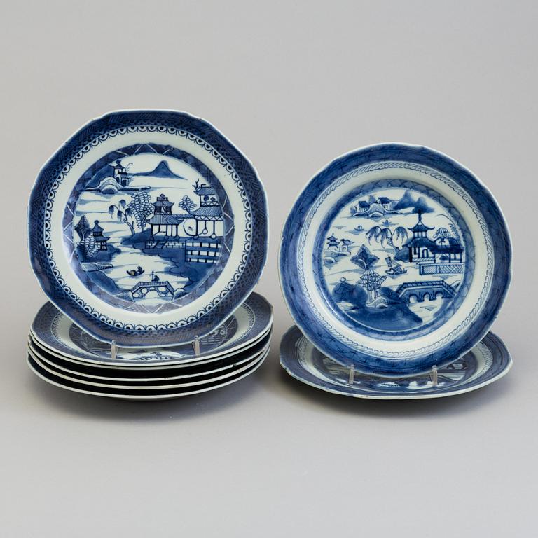 Eight odd Chinese blue and white porcelain dishes, Qing dynasty, Jiaqing.