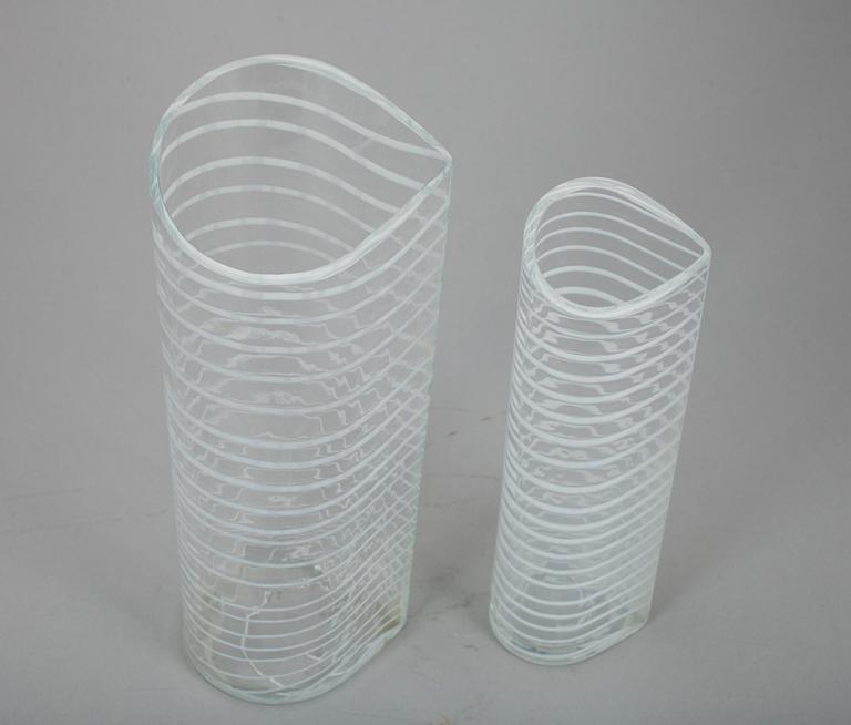 A SET OF TWO VASES.