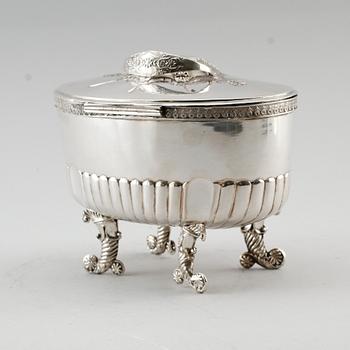 SOCKERSKRIN, silver, Gustaf Fredrik Richter, Stockholm 1831. Vikt ca 537 g.