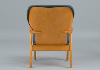 Ilmari Tapiovaara, AN ARMCHAIR.