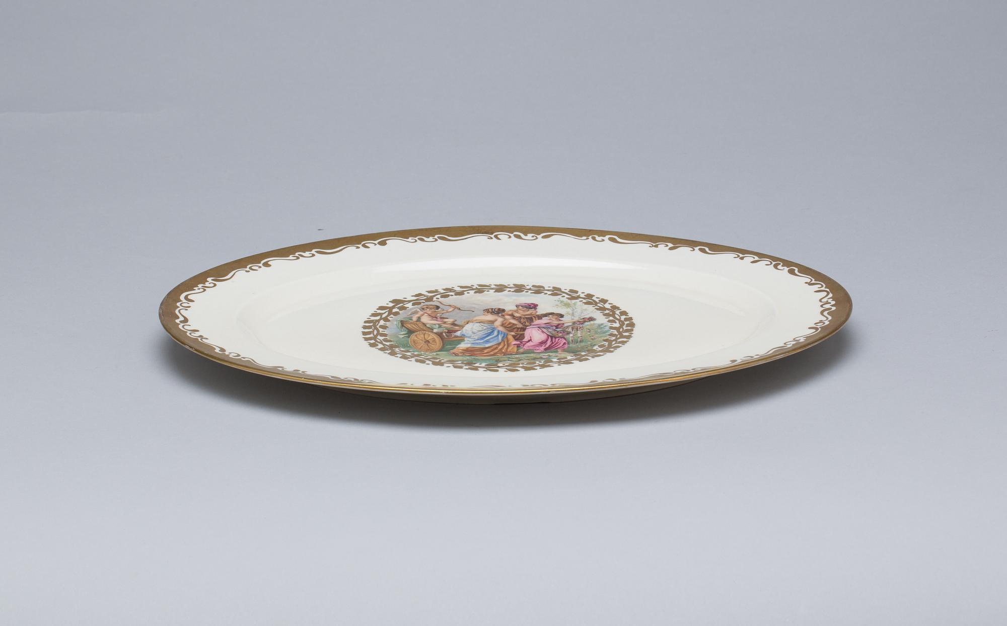 SERVERINGSFAT, porslin. Royal Copenhagen, Danmark.