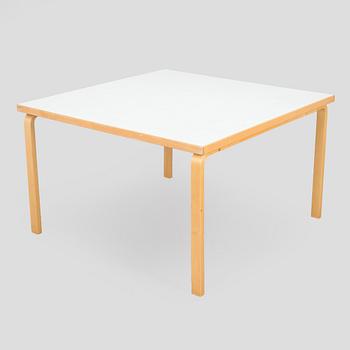 Alvar Aalto, bord, modell 84, Artek 2006.