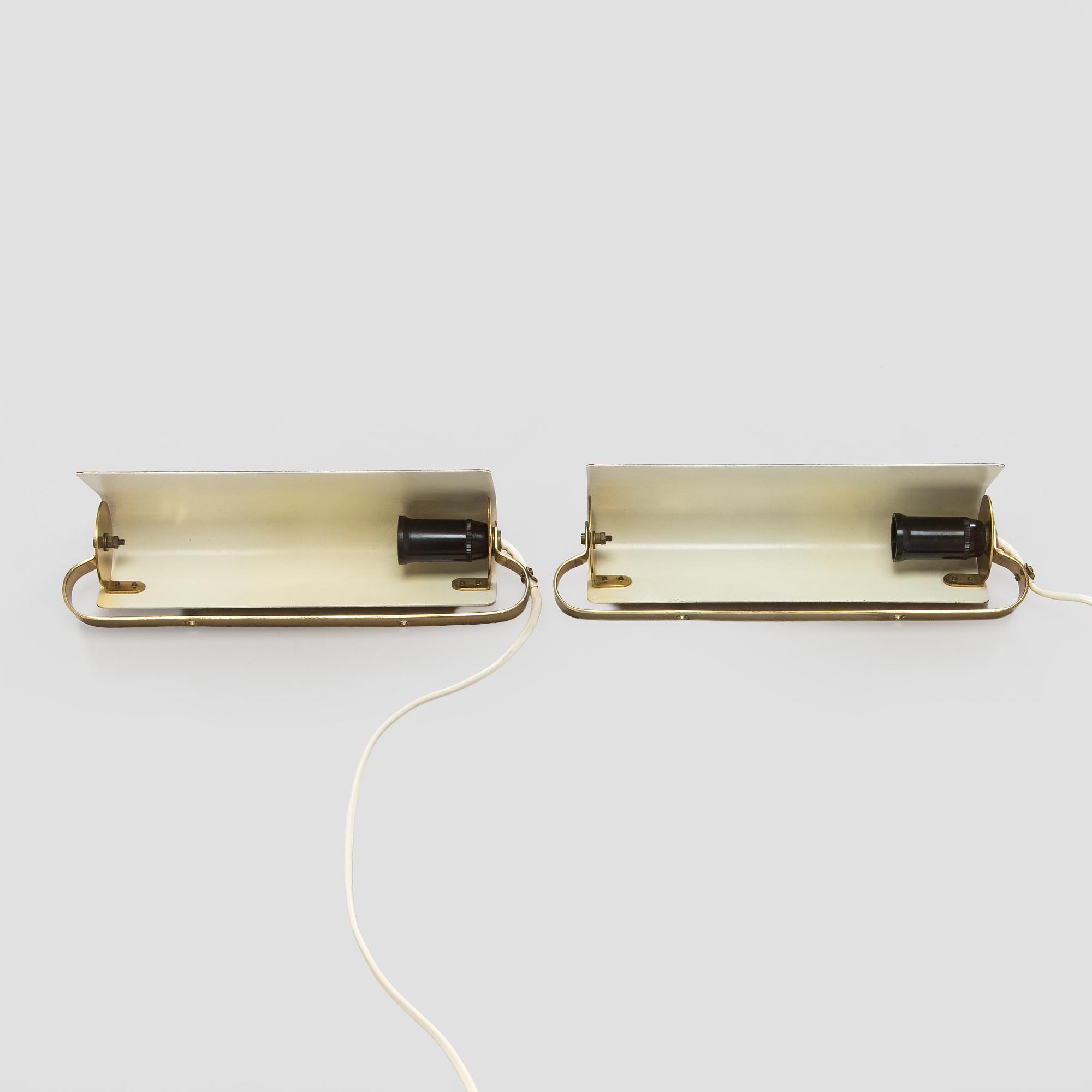 A pair of mid-20th century model 2317 wall lights by Valinte.