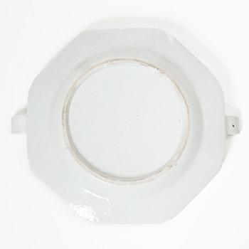 Värmefat, kompaniporslin, Kina, Qingdynastin, Qianlong (1736-95).