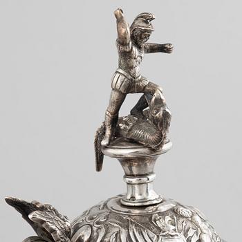 Dryckeskanna, silver, möjligen Hannover 1800-tal, importstämplad London 1878.