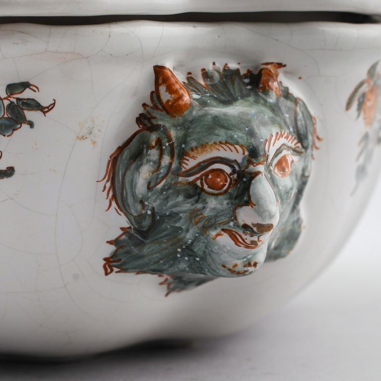 TERRIN med lock, fajans, märke för Joseph Olérys, Moustier.