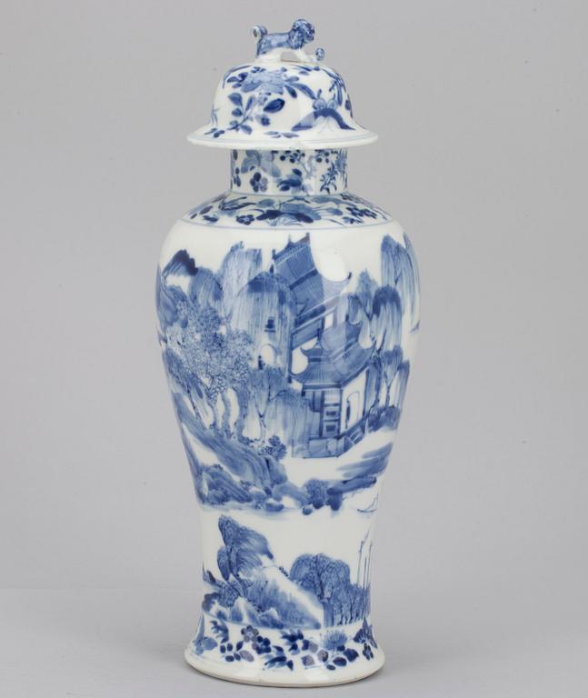 LOCKURNA, porslin, Kina. Kangxi-stil, 1900-tal.