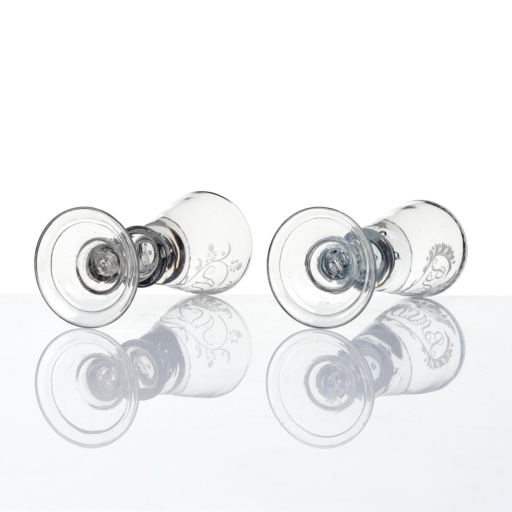 Glas, två stycken, 1700-tal.