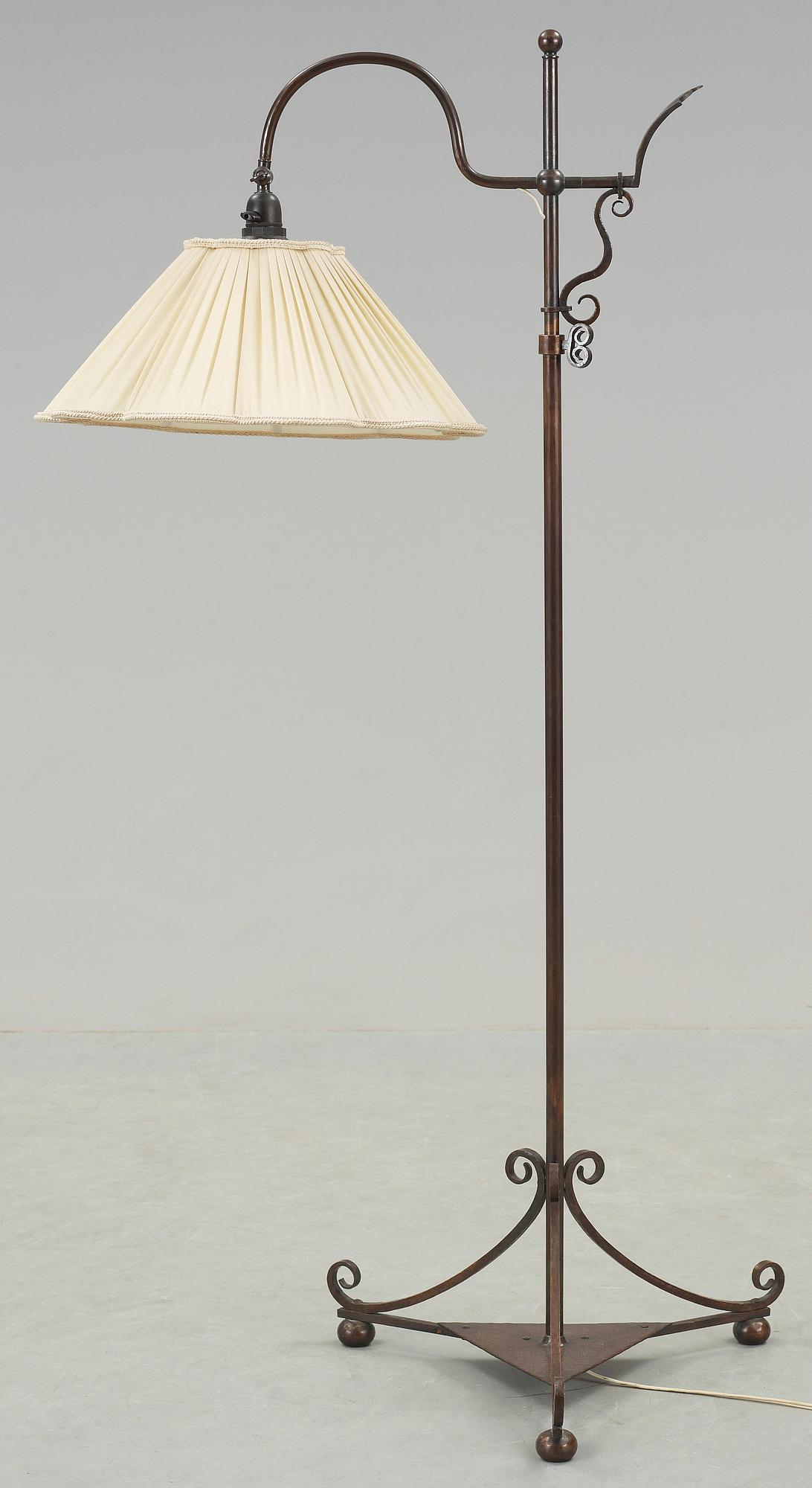 GOLVLAMPA, smide, 1900-talets första hälft.