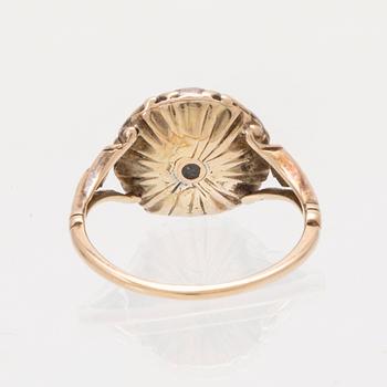 An 8K white and red gold ring set with rose cut diamonds.
