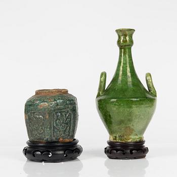 A green glazed bottle and a jar, Southern China, early 20th Century.