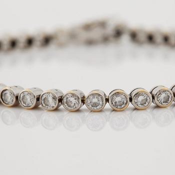 A brilliant cut diamond bracelet.