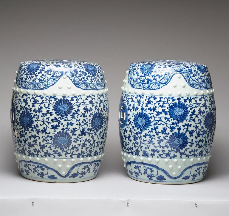 A pair of blue and white garden seats, Qing dynasty, 18th Century.