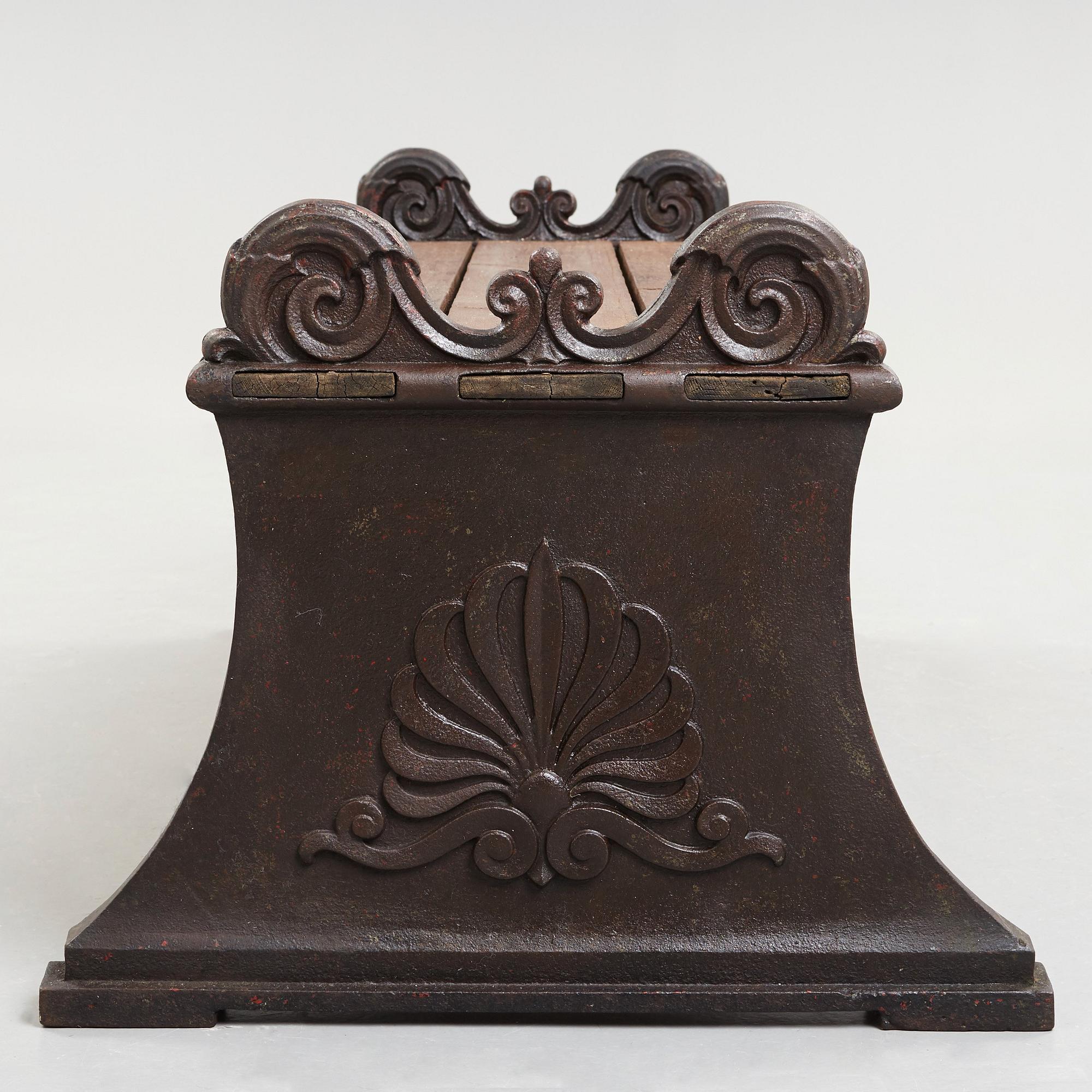 Folke Bensow, A Folke Bensow Swedish Grace cast iron bench 'Parkbänk Nr 1', Näfveqvarns Bruk.