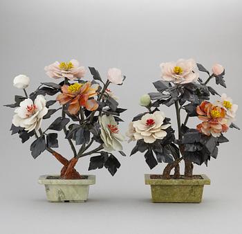 Two table decorations of different materials including agathe, nephrite quartz, stone, 20th century.