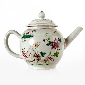 A Chinese 18th century porcelain tea pot.