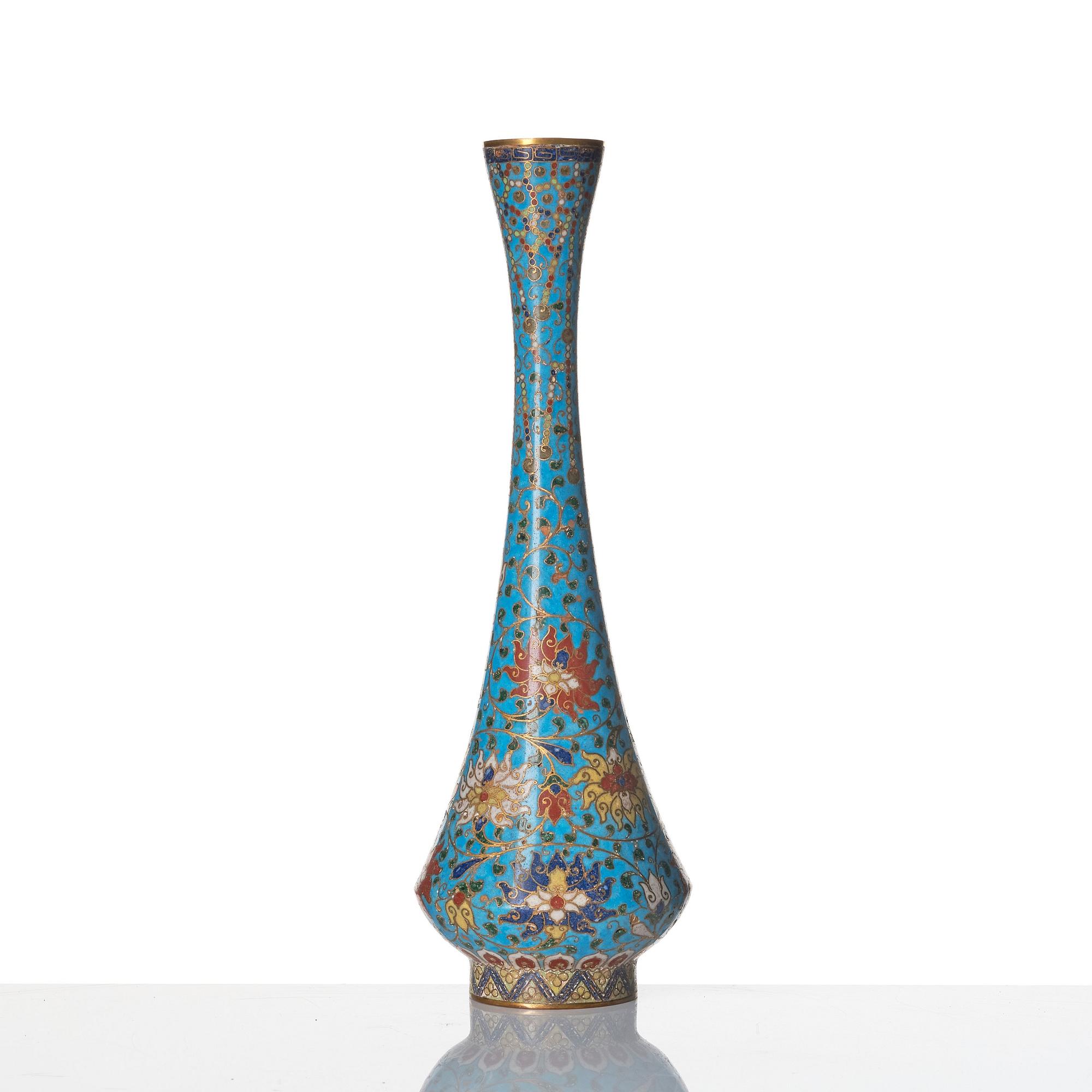 Vas, cloisonné. Sen Mingdynasti/tidig Qingdynasty.
