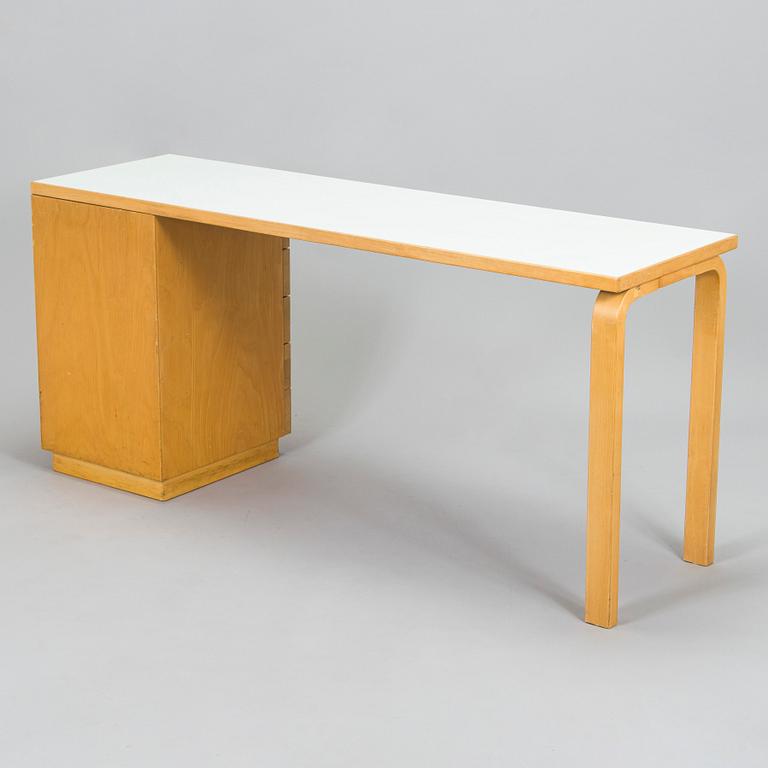 Alvar Aalto, kirjoituspöytä, Artek, 1900-luvun loppupuoli.