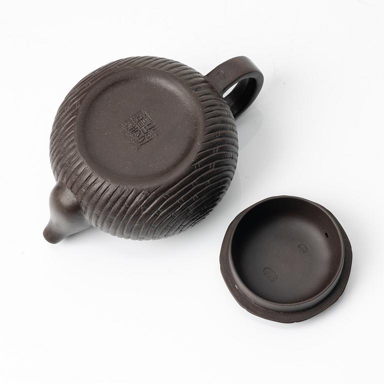 A Chinese yixing 'basket' teapot, 1990s.