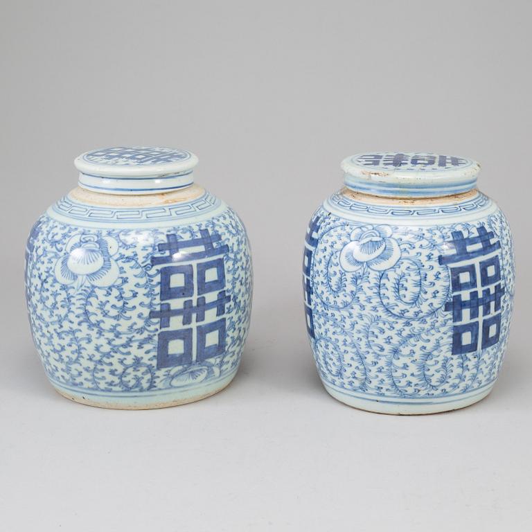 Two blue and white jars, Qing dynasty, 19th Century.