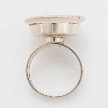 Ring, silver, förgyllt silver, syntetisk spinell. Alton, Falköping 1969.