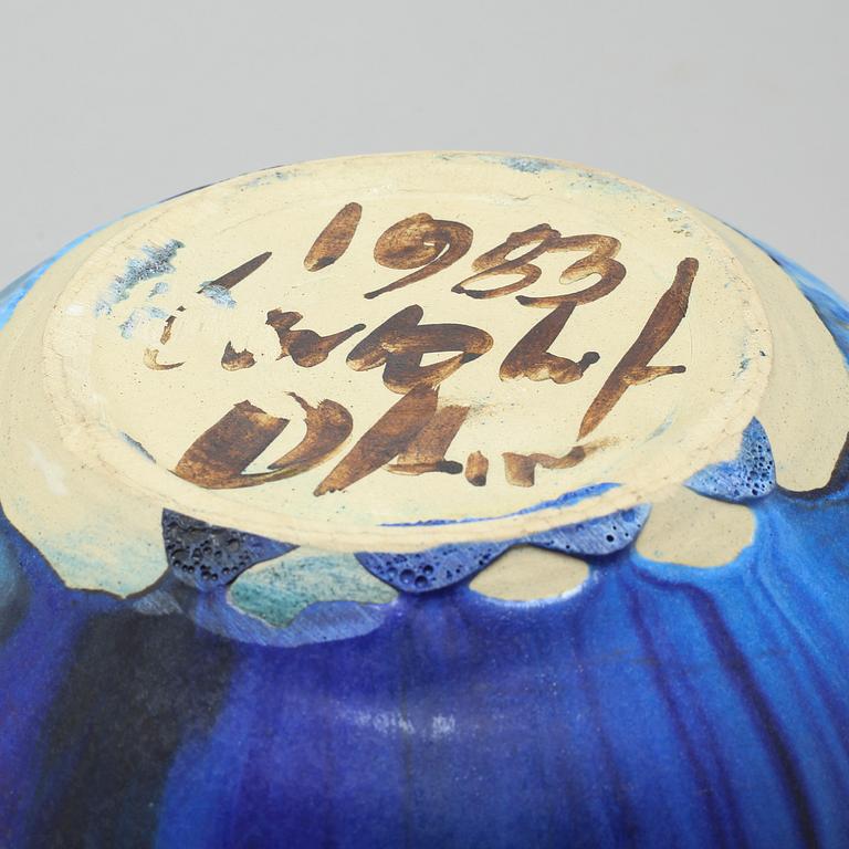 A stoneware pot by Carl Olaf Olsen, signed and dated 1983.