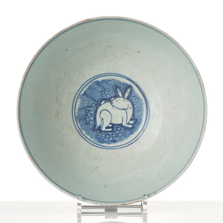 A large blue and white bowl, Ming dynasty (1368-1644).