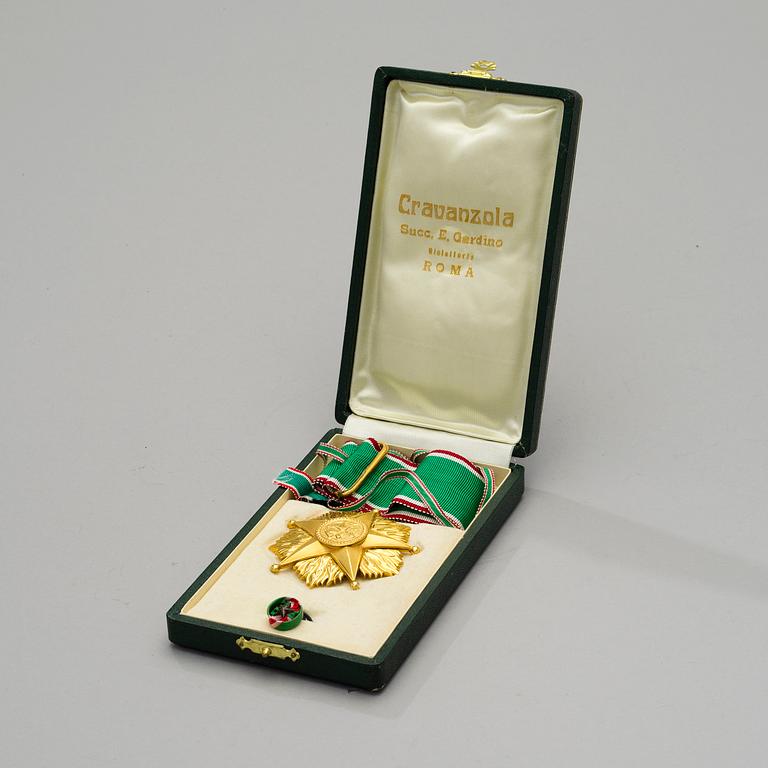 ITALIALAINEN KUNNIAMERKKI, 3 osaa, "Ordine della Stella della Solidarietà italiana". Myönnetty 1948.