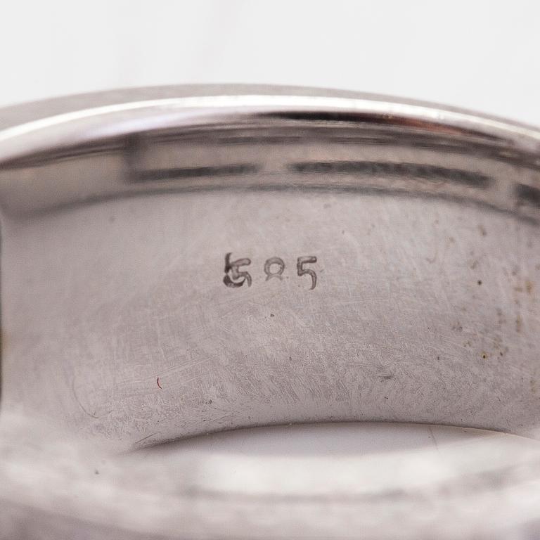 Ring, 14K vitguld, diamanter totalt ca 0.75 ct.