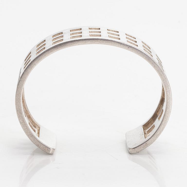 Marja Suna, bracelet, "Selma Bridge", silver, Kaunis Koru, Helsinki 2000.