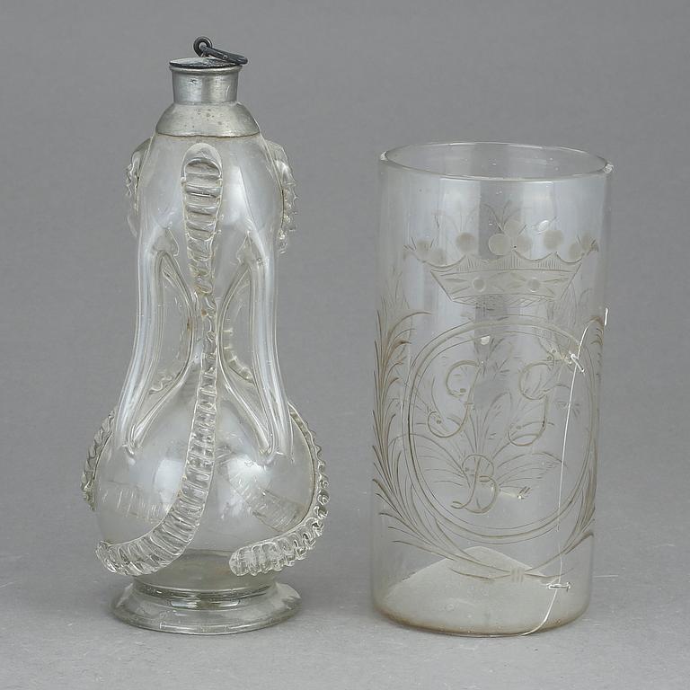 VAS OCH KLUCKAFLASKA, glas, 17/1800-tal.