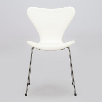 Arne Jacobsen, tuoli, "Seiska", Fritz Hansen, Tanska, 2015.