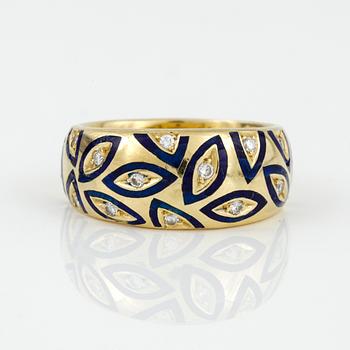 RING, 18K guld, emalj och diamanter. Vikt ca 16g.