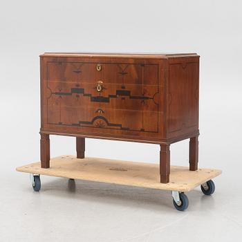 A Swedish Grace chest of drawers, 1920's/30's.