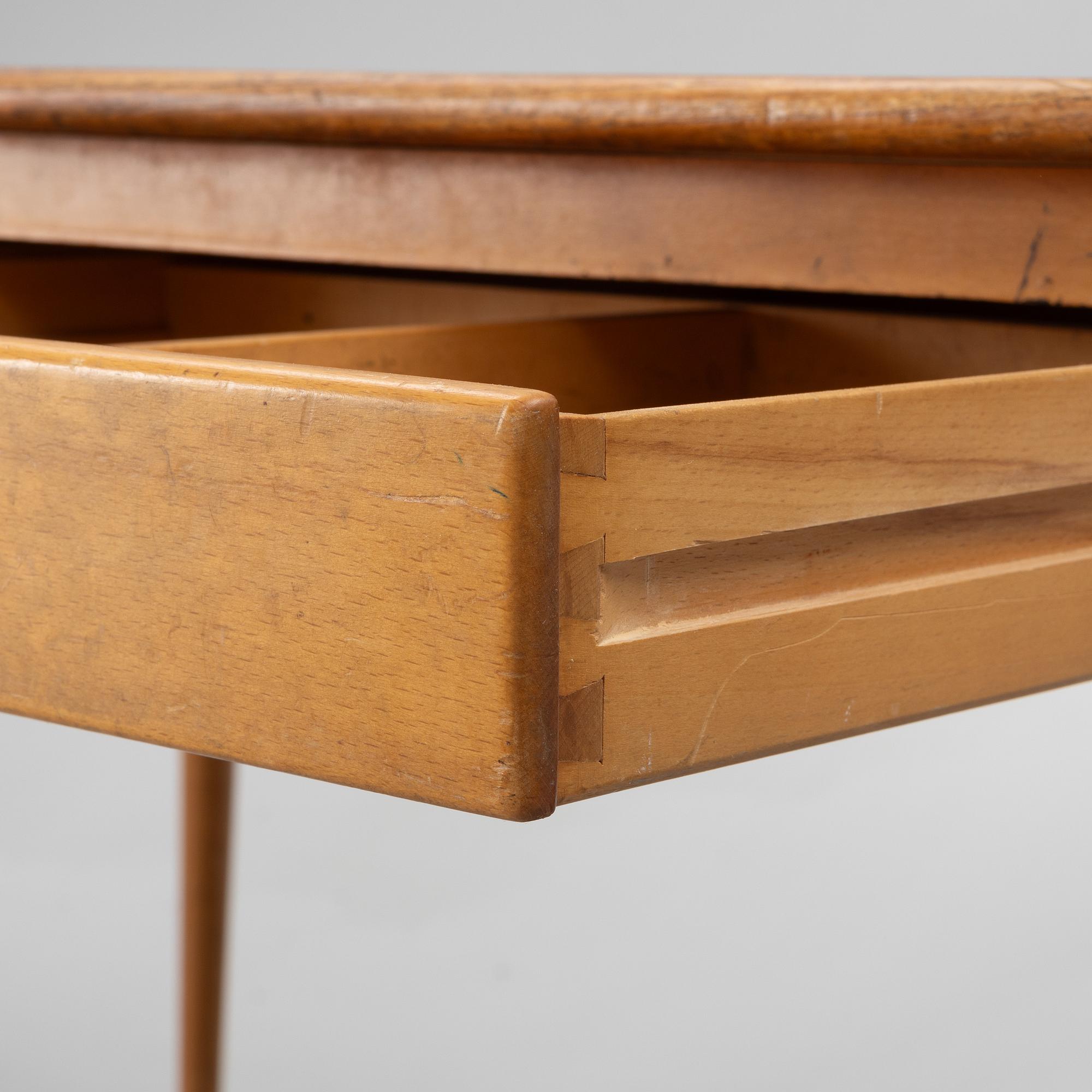 Skrivbord, modell  320, ur 320-serien, Horreds Möbelindustri, Sverige, 1950-tal.