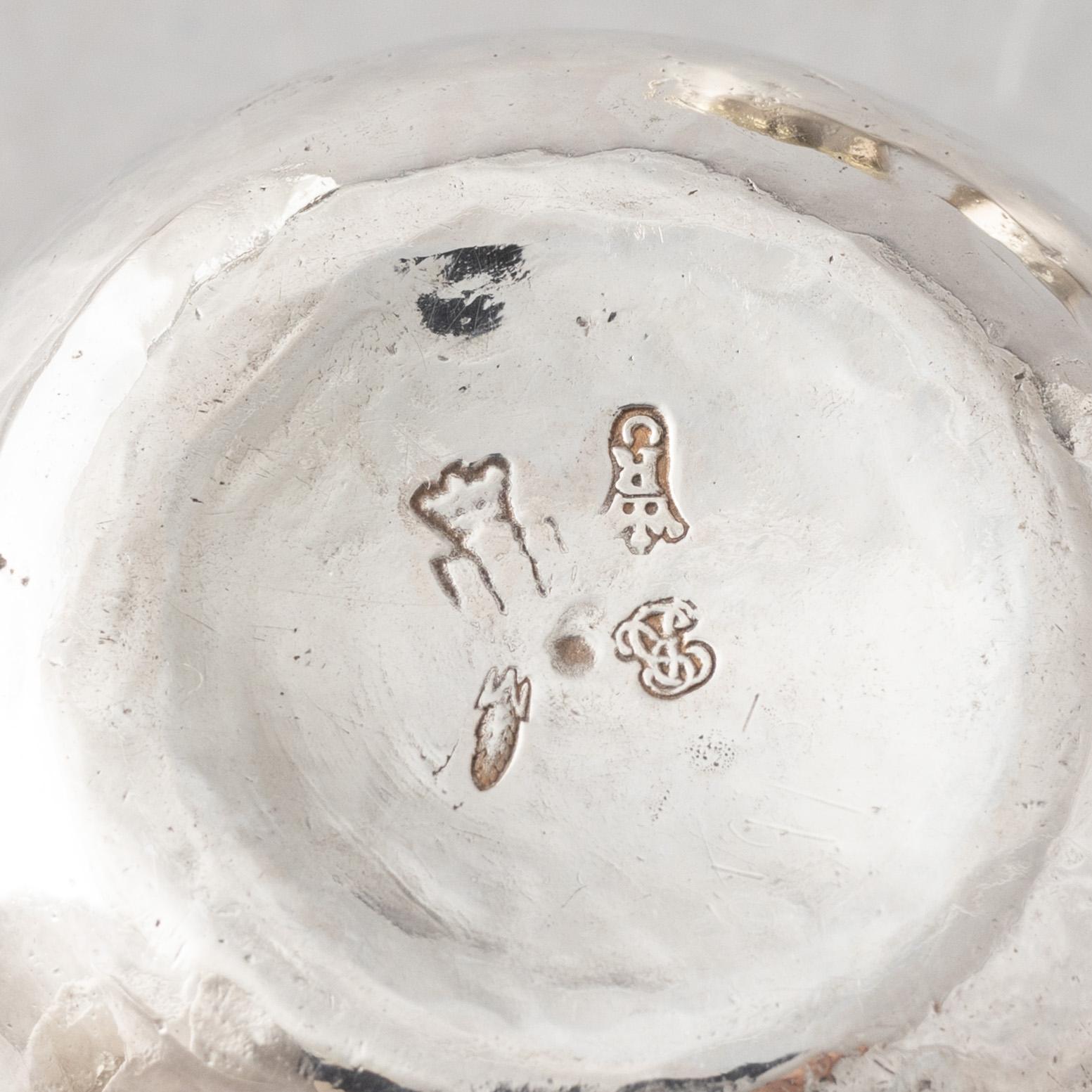 Fyra små silver bägare, 1800-tal, tre från Frankrike och en möjligen Tyskland (Darmstadt).