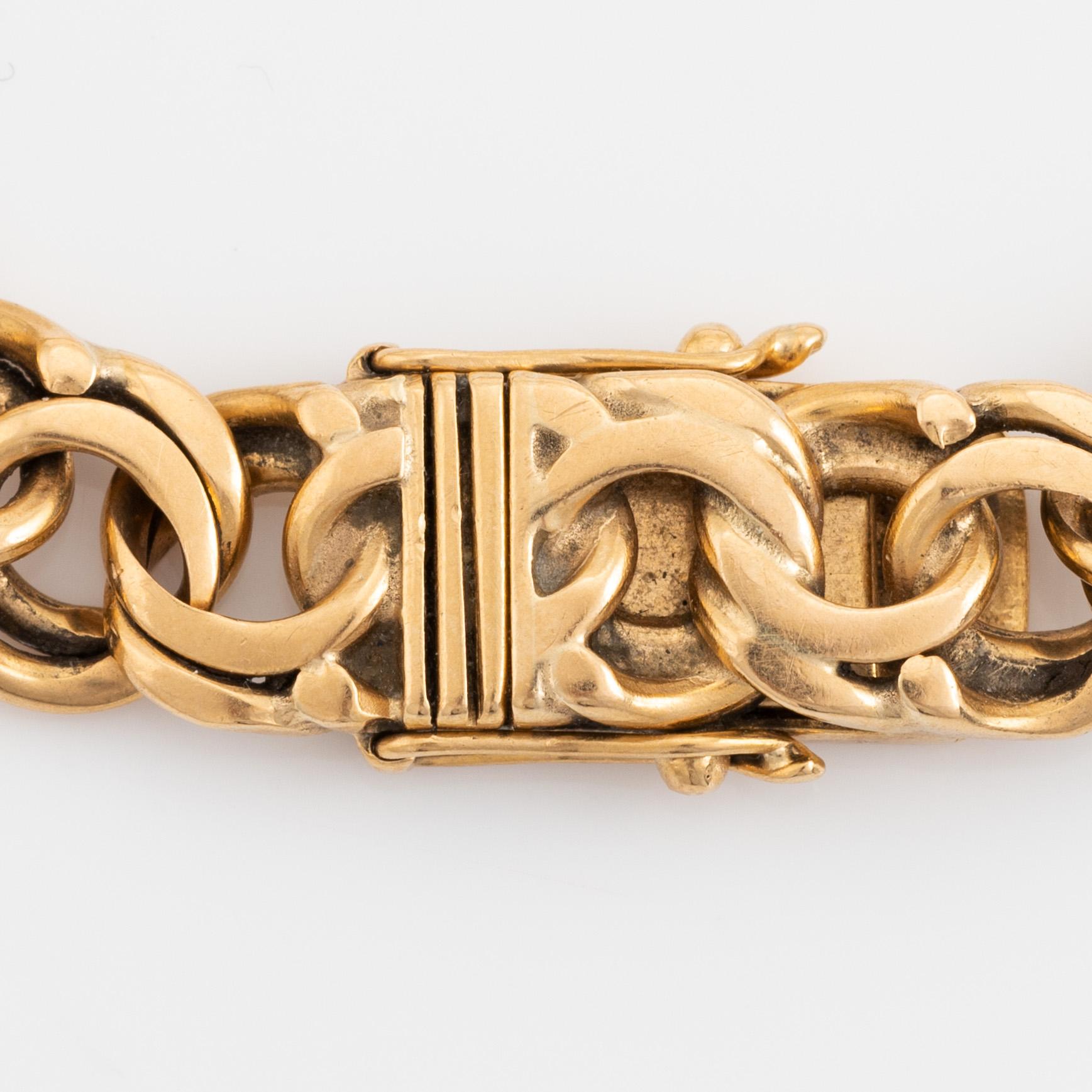 18K gold bracelet.