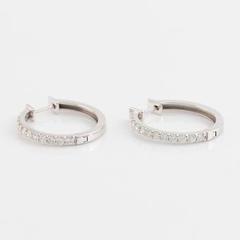 Brilliant cut diamond hopp earrings.