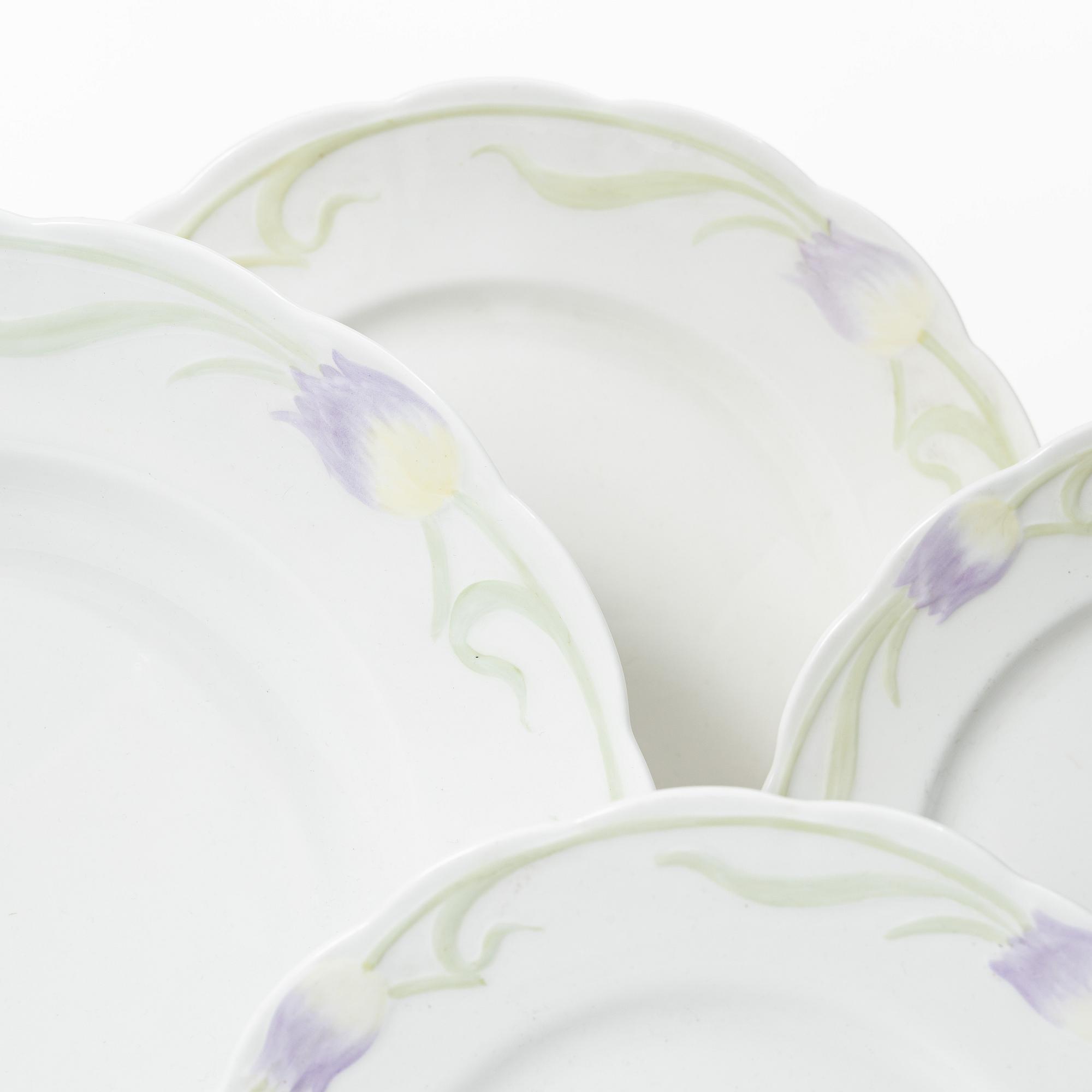 Alf Wallander, a 22-piece 'Tulpan' dinner service, Art Nouveau, Rörstrand, early 20th century.