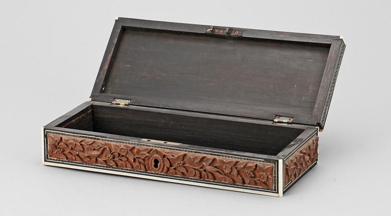 SKRIN, skuret trä, Indien, 1900-tal.