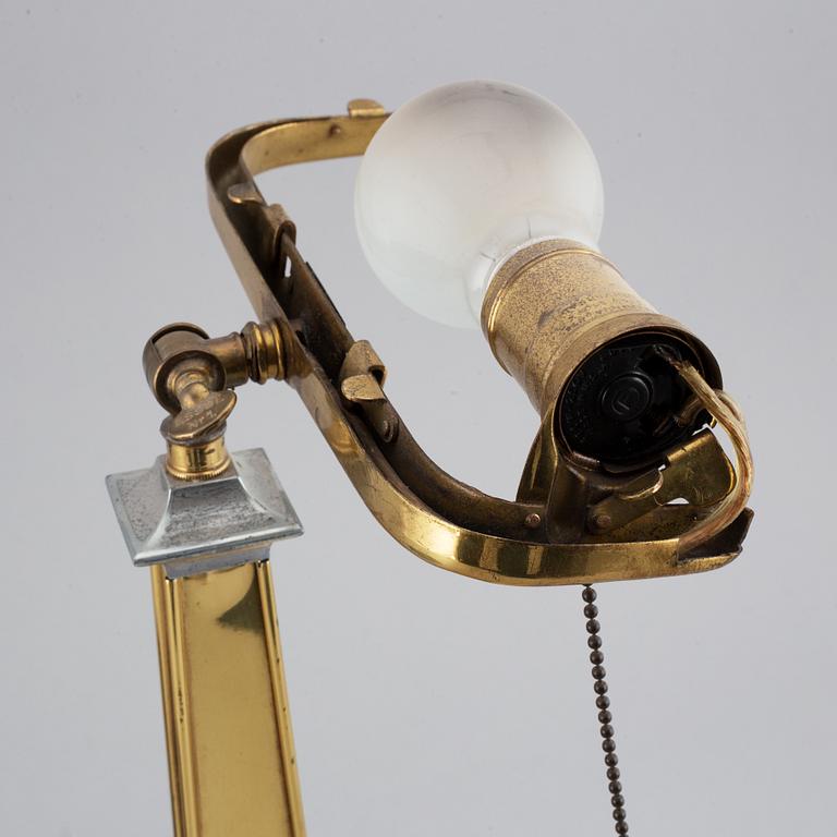 BIBLIOTEKSLAMPA, Emerlite.