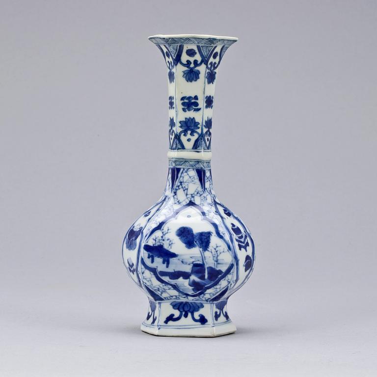 Vas, porslin. Qing dynastin, Kangxi (1662-1722).