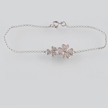 ARMBAND, 18K vitguld med briljantslipade diamanter ca 0.21 ct. Vikt 2,0 gram.
