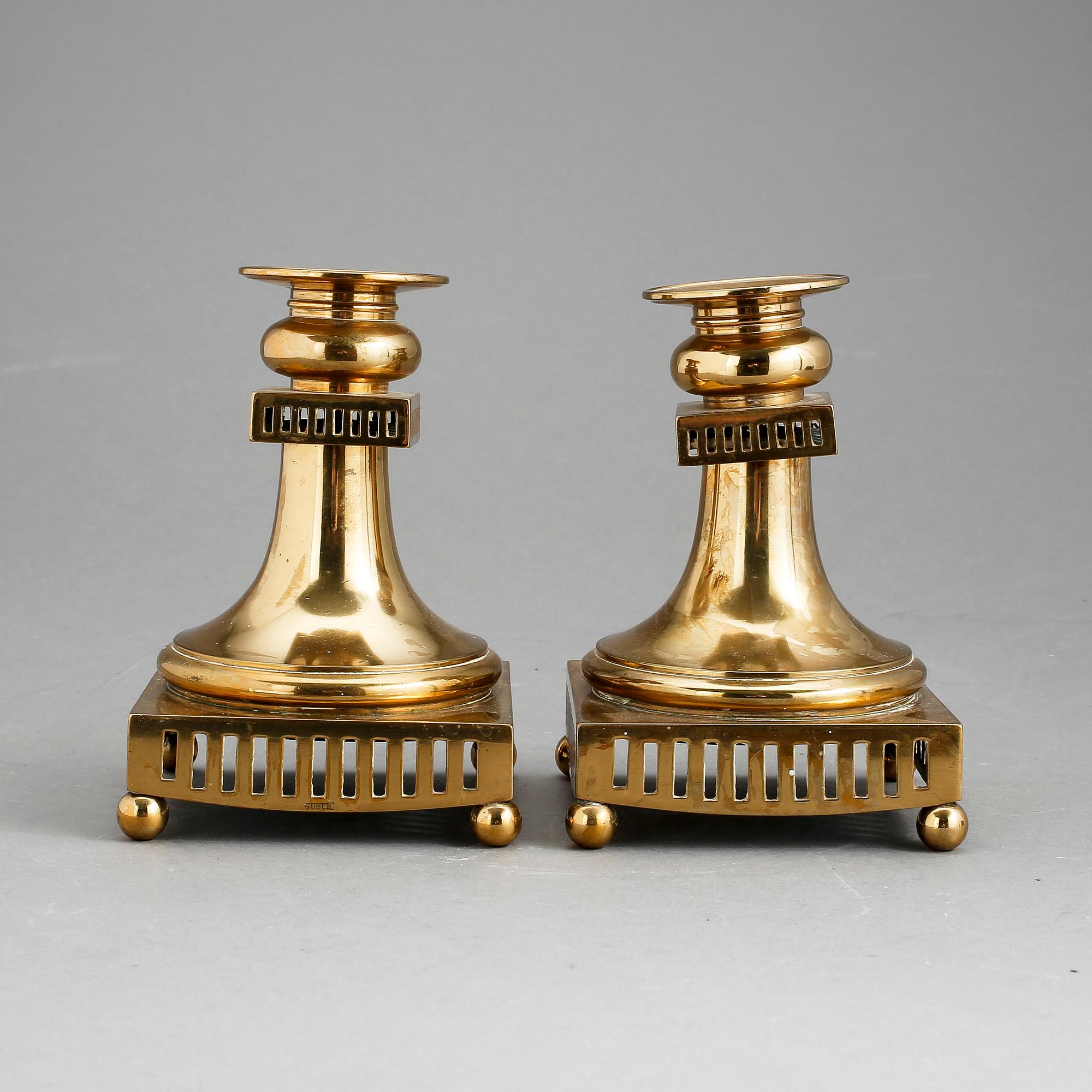 LJUSSTAKAR, ett par, mässing, Gusum, tidigt 1900-tal.