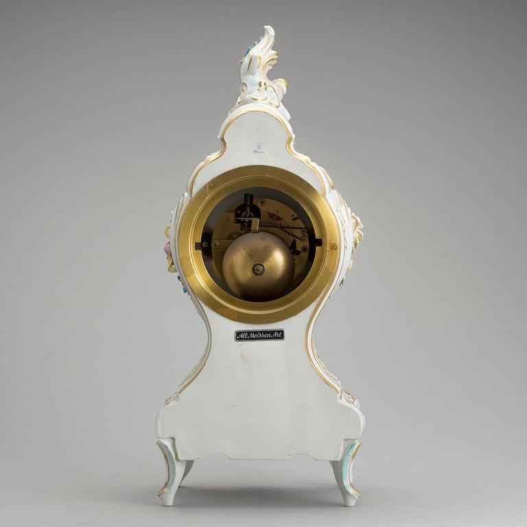 BORDSUR, porslin, rokokostil, urtavla märkt Dresden, 1900-tal.