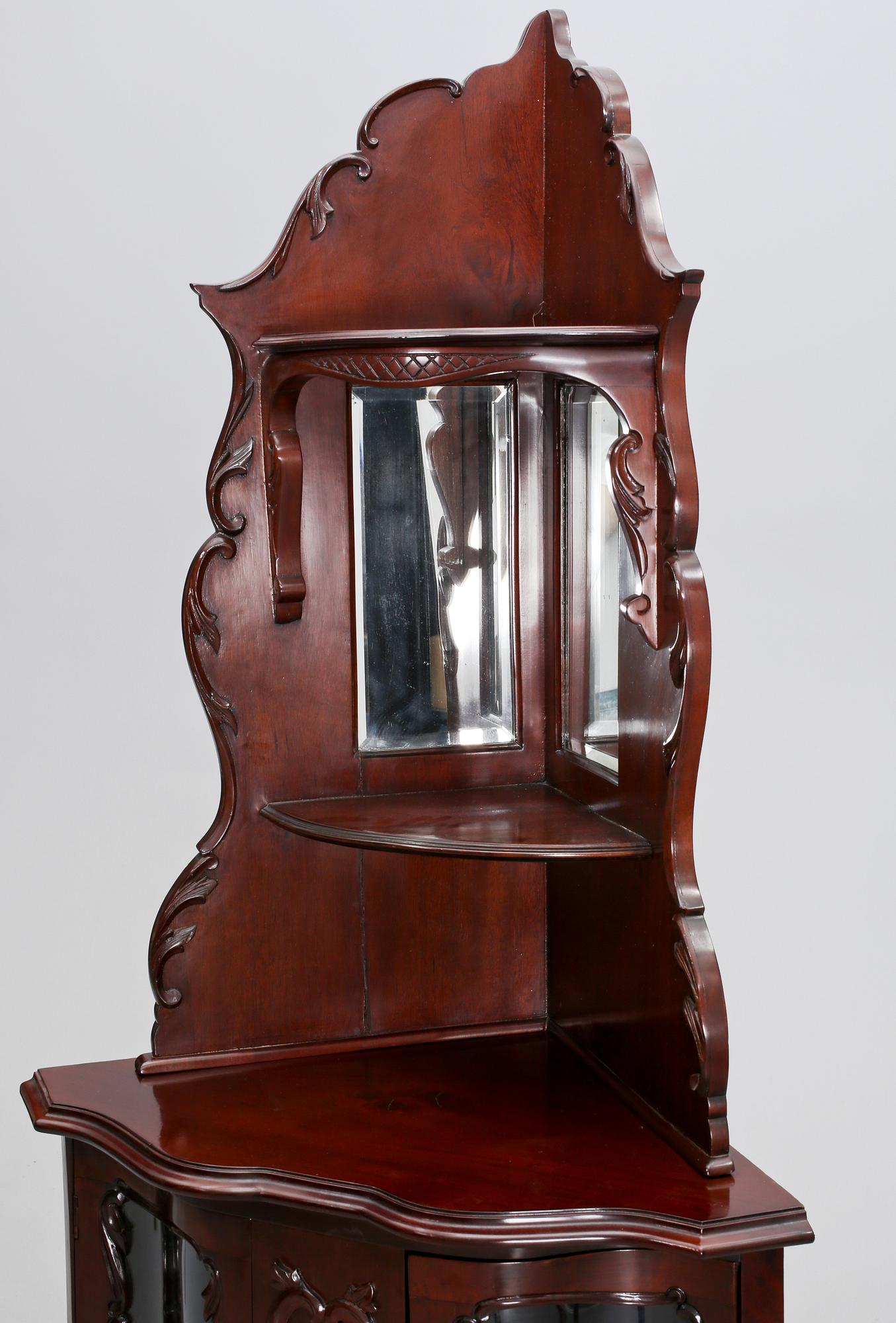 HÖRNSKÅP, rokokostil, 1900-tal.