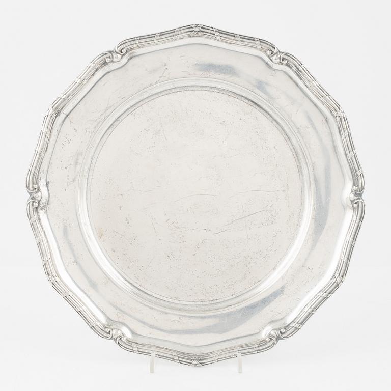 A silver charger by CG Hallberg, Stockholm 1940.