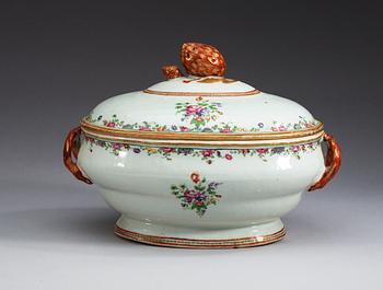 A famille rose tureen with cover, Qing dynasty, Qianlong (1736-95).